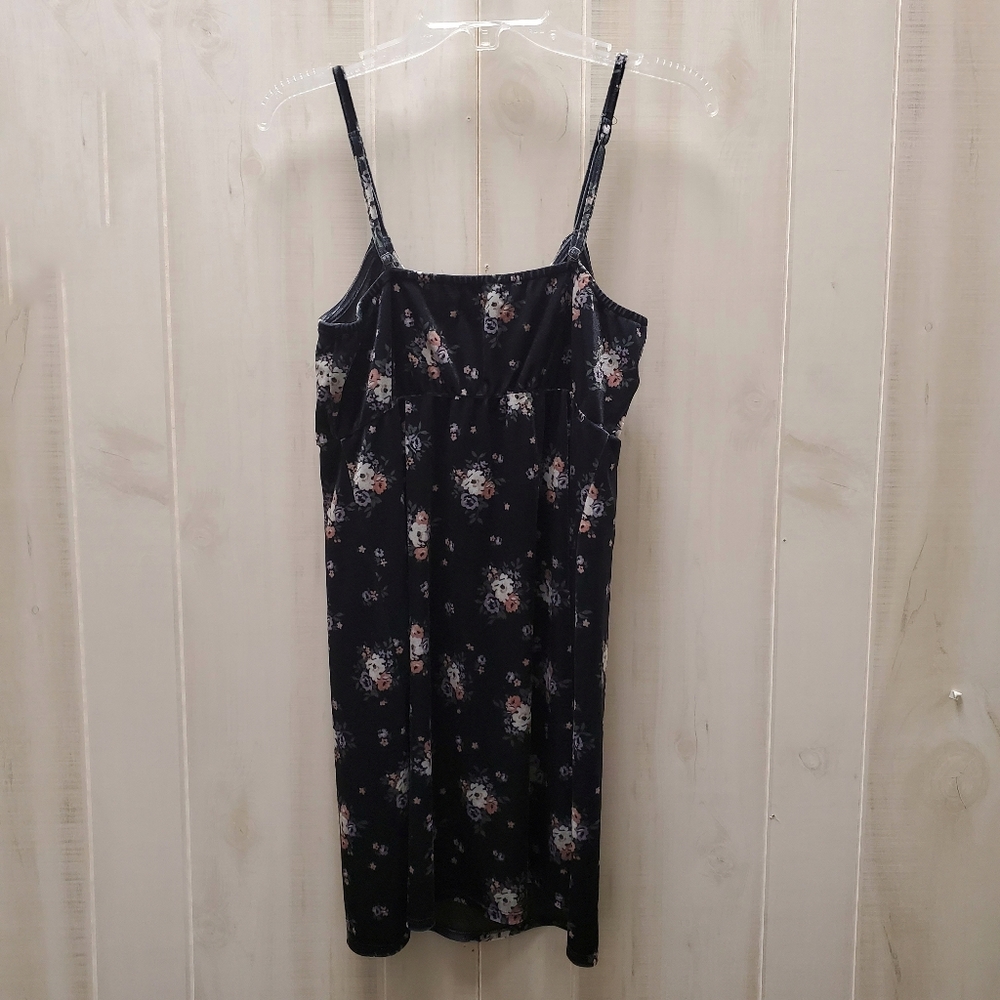 Hollister Velvet Dress Size M - NEW with Tags - Picture 8 of 9